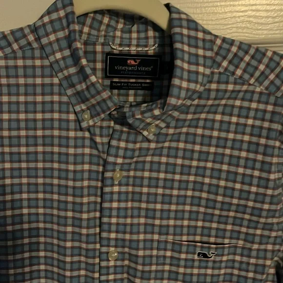 Vineyard Vines Performance medium button down shirt. - Picture 1 of 8